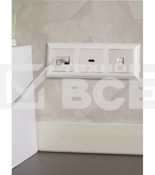 Рамка 3-местная IEK BRITE РУ-3-Бр DECOR 3D-форма белый/белый