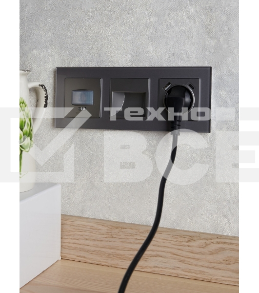 Рамка 3 -местная IEK BRITE РУ-3-2-БрСе стекло серый