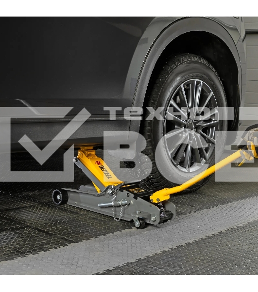 Домкрат гидравлический подкатной с фиксатором Denzel 2,5 т,85-385 мм, в пласт. кейсе