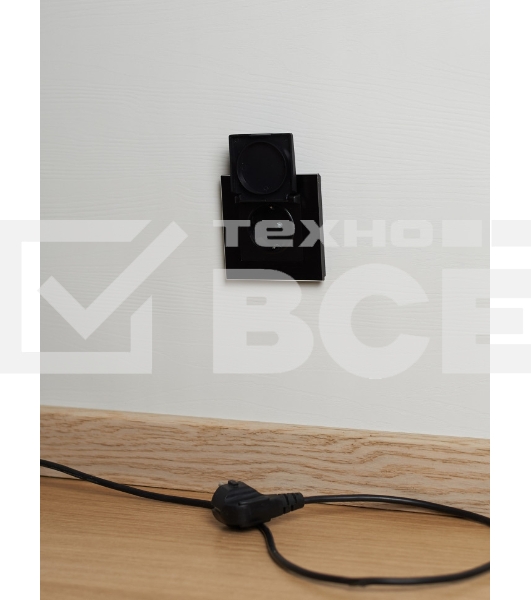 Розетка 1-местная IEK BRITE РСбш10-3-БрЧ (BR-R16-16-K02) с заземлением, с защитными шторками и крышкой, 16А, IP20, черный