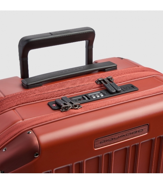 Чемодан Piquadro PQ LIGHT BV7245PQL/CUO 40x23x55см 47л. 2.66кг. поликарбонат табачный