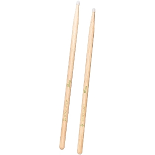 Барабанные палочки STAGG SHV5AN деревянные, American Hickory 5AN, материал орех, с нейлоновыми наконечниками, 2 шт., подобранная пара по весу, цвету и звучанию, размеры (в упаковке) 410х20х20 мм, вес (в упаковке) 0,1 кг