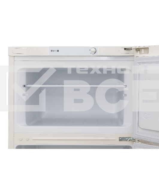 Холодильник Indesit TIA 16 E бежевый двухкамерный 245/51 л морозилка сверху, капельная система