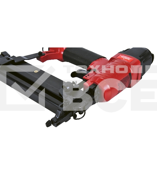 Пистолет гвоздескобозабивной Elitech 0704.030100 красный/черный