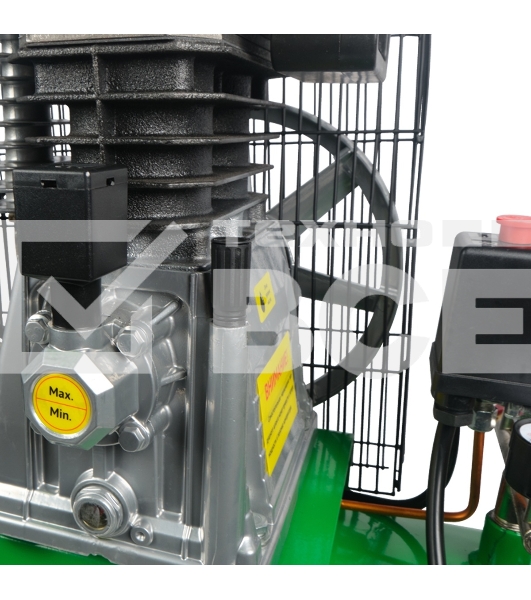 Компрессор ременной КАЛИБР КМ-2100/50РУ поршневой масляный, 2100 Вт, 275л/мин, 10 бар