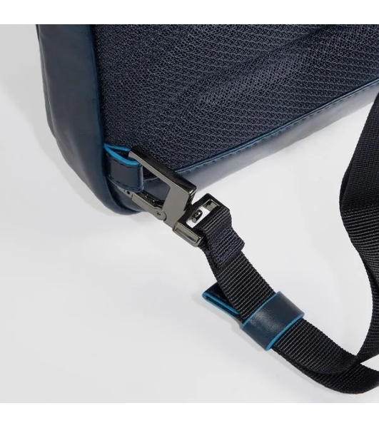 Рюкзак слинг мужской Piquadro Blue Square CA6589B2/BLU2, кожа, темно-синий