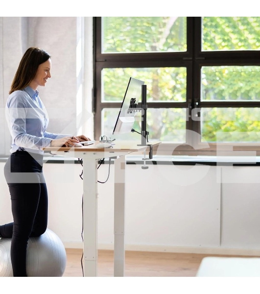 Кронштейн ONKRON D121E для монитора 13'-32' настольный, черный