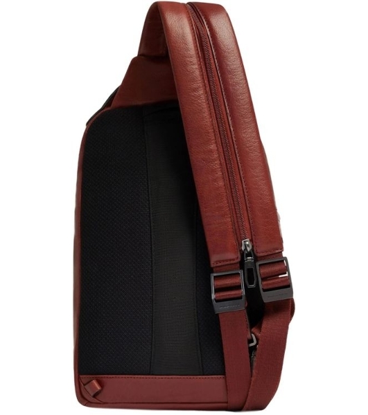 Рюкзак слинг мужской Piquadro Solm CA7028S141/CU табачный кожа