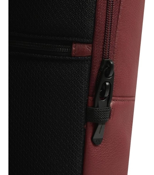 Рюкзак слинг Piquadro Russel CA6764W137/CU красное дерево кожа