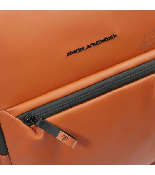 Рюкзак Piquadro Corner 2.0 CA6464C2OW/CU оранжевый полиуретан