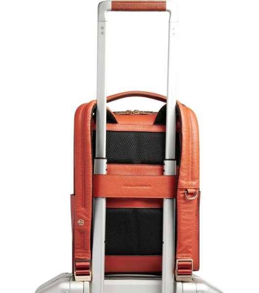 Рюкзак женский Piquadro Patricia CA6771W140/AR коралловый кожа