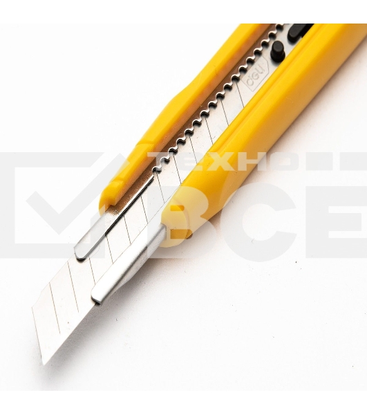 Технический нож Deli DL009B 9мм SK4, лезвие 13 секций, ударопрочный корпус. Кнопка автоматической блокировки.