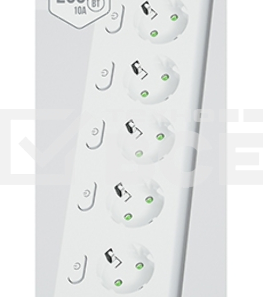 Сетевой фильтр QUMO Power Bar Light SPFSU2 (P-0009), 5 розеток, 2500 Вт, 10A, каб.3 м 3x1 мм медь, 4U+2C (2,4A),Wt