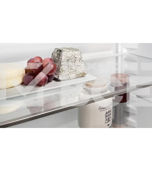 Встраиваемый холодильник Liebherr Pure, высота 82-88 см, door-on-door, без морозильного отделения, сенсорная электроника внутри камеры.