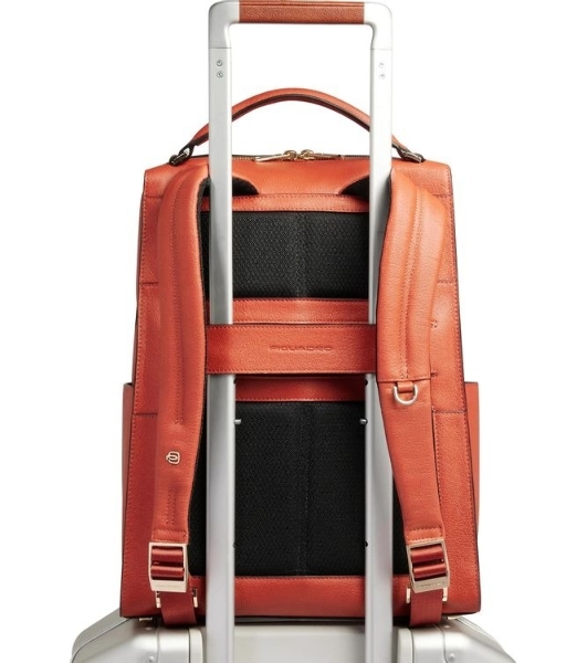 Рюкзак женский Piquadro Patricia CA6772W140/AR коралловый кожа