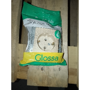 Розетка Glossa с заземлением, 16А, механизм, сосна