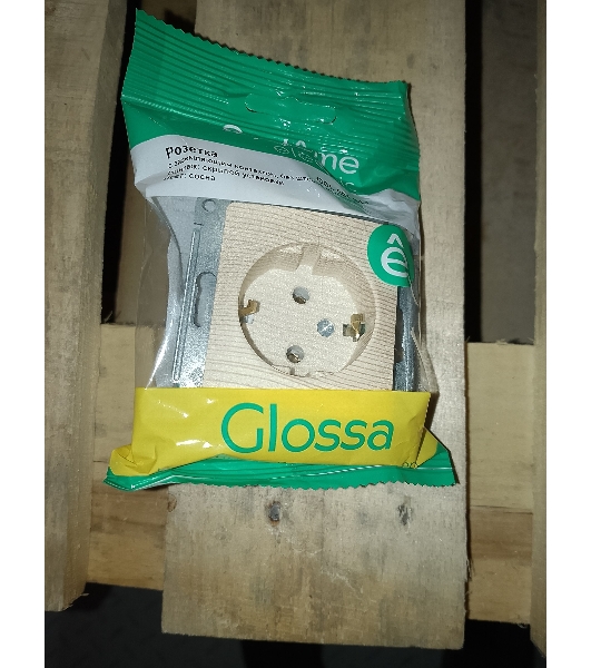 Розетка Glossa с заземлением, 16А, механизм, сосна