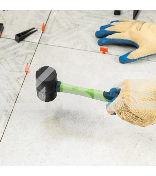 Киянка резиновая Сибртех 225г, черная резина, фибергласовая рукоятка