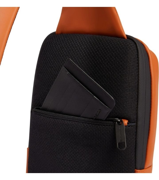 Рюкзак слинг Piquadro Corner 2.0 CA6466C2OW/CU оранжевый полиуретан