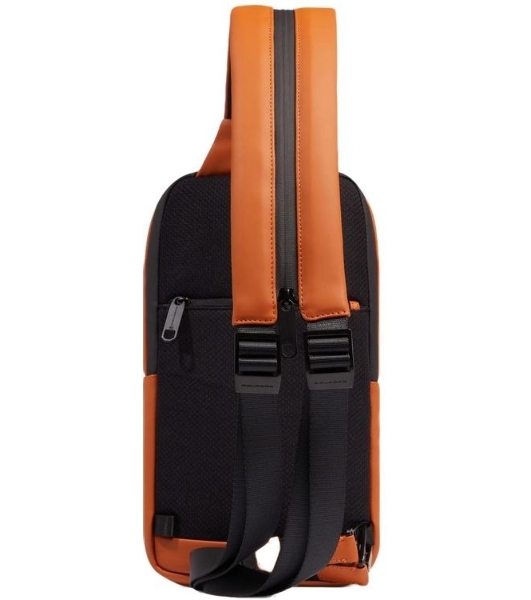 Рюкзак слинг Piquadro Corner 2.0 CA6466C2OW/CU оранжевый полиуретан