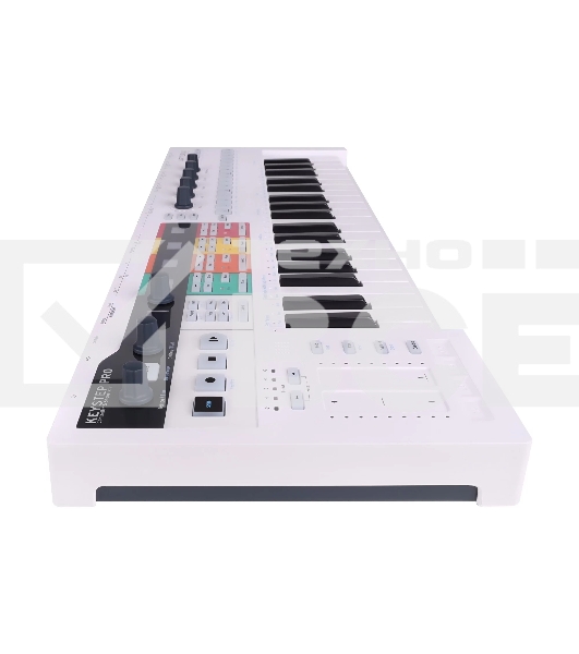 Клавиатура MIDI [430211] Arturia [KeyStep Pro] 37 клавиш, 4-дорожечный секвенсор до 64 шагов, 4 группы разъемов для работы с аналоговым оборудованием и модулями, 24-частный секвенсор ударных, арпеджиатор, разъемы MIDI In/Out, Sync In/Out, CV/Gate Outs