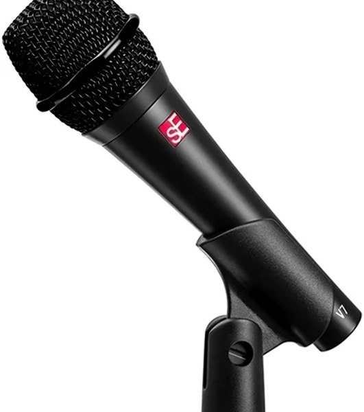 Микрофон динамический sE Electronics V7 BLACK 40 Гц - 19 кГц, суперкардиоида, в комплекте: микрофонный зажим, адаптер с резьбой, чёрная ветрозащита, транспортировочный чехол на молнии. Цвет черный.
