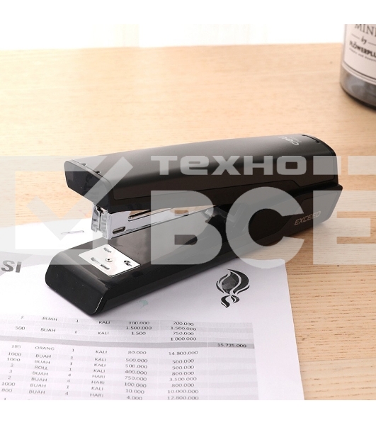 Степлер настольный Deli E0463Black Exceed 24/6 26/6 (25листов) черный 100скоб металл закрытый/открытый коробка