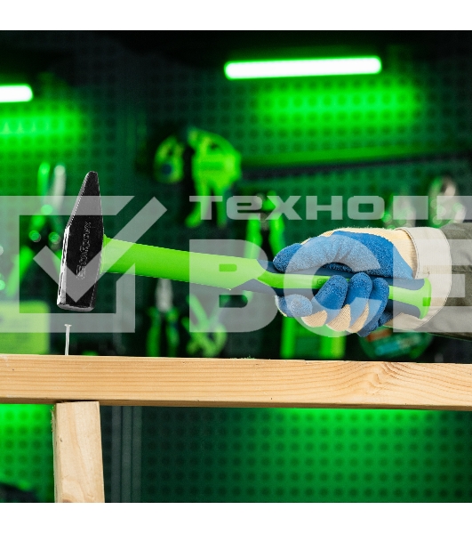 Молоток слесарный Сибртех 800 г, фибергласовая обрезиненная рукоятка