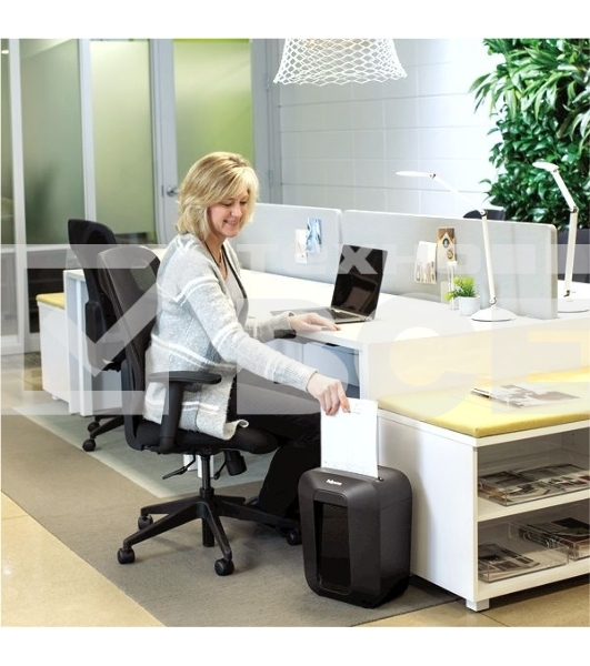 Шредер Fellowes PowerShred LX41 черный (секр.P-4)/перекрестный/8лист./17лтр./скрепки/скобы/пл.карты