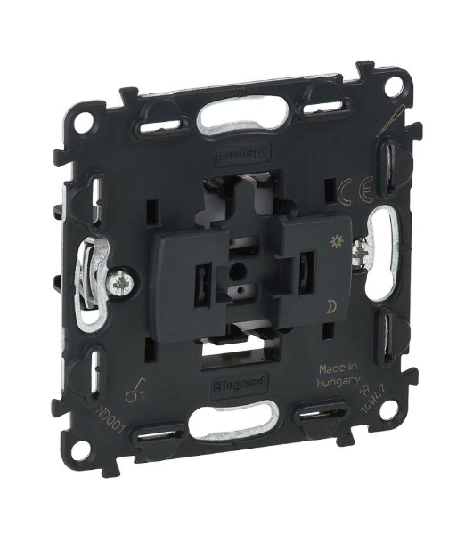 Выключатель 10АХ 250В Valena IN'MATIC Безвинтовые зажимы