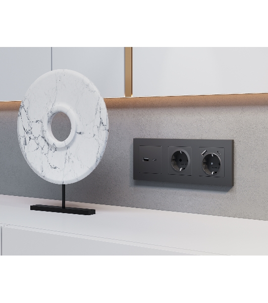 Комплект механизма электрической розетки ALFA Графит мягкое касание 2USB A+C 20W (быстрая зарядка) с/з QUANT (AP9100, VM160) MA910010