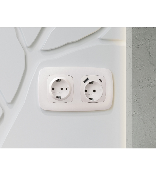 Лицевая панель OMEGA (Жемчуг) для электрической розетки с/з со шторками 2USB A+C QUANT OP2100