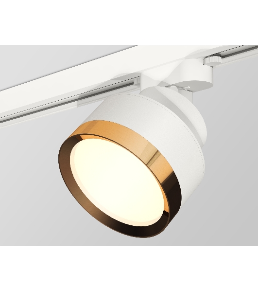Светильник Ambrella light XT8101004 SWH/PYG белый песок/золото желтое полированное GX53 (A2524, A2105, C8101, N8124)