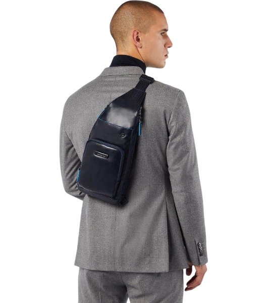 Рюкзак слинг Piquadro Blue Square Revamp CA5577B2V/BLU, кожа, синий