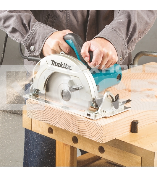 Циркулярная пила (дисковая) Makita HS7611K 1600Вт (ручная)