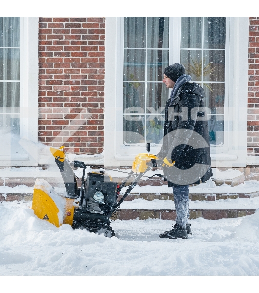 Бензиновая снегоуборочная машина SBL 711DT PRO, 420cc, гусеницы, эл.старт, блок. дифф.  Denzel