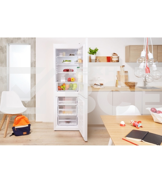Холодильник Indesit DS 4200 W белый двухкамерный 252/87л морозилка снизу