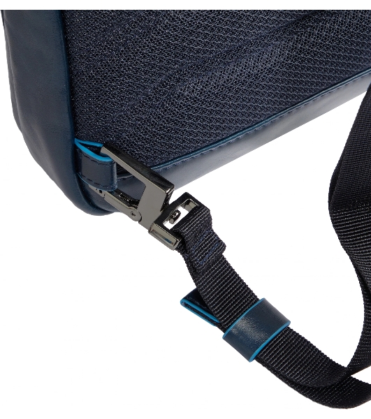 Рюкзак слинг мужской Piquadro Blue Square CA6589B2/BLU2, кожа, темно-синий