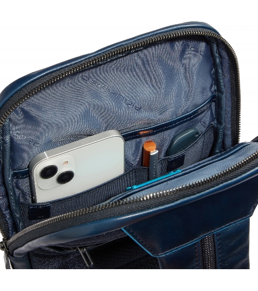Рюкзак слинг мужской Piquadro Blue Square CA6589B2/BLU2, кожа, темно-синий