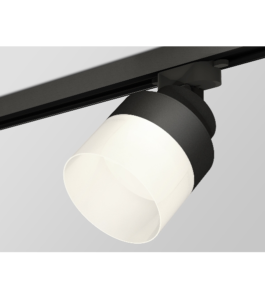 Светильник Ambrella light XT8102021 SBK/FR черный песок/белый матовый GX53 (A2526, A2106, C8102, N8402)