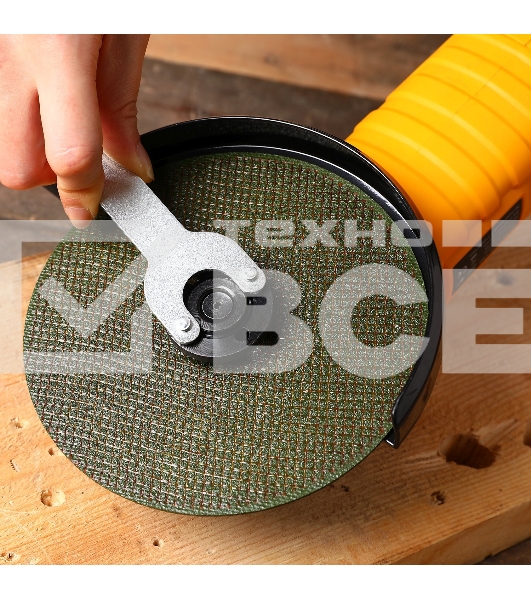 Угловая шлифовальная машина Deko DKAG1500-150 1500Вт 11000об/мин рез.шпин.:M14 d=150мм