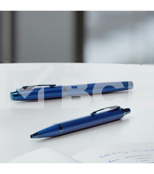 Ручка шариковая Parker IM Monochrome K328 (CW2172966) Blue PVD M син. черн. подар.кор.