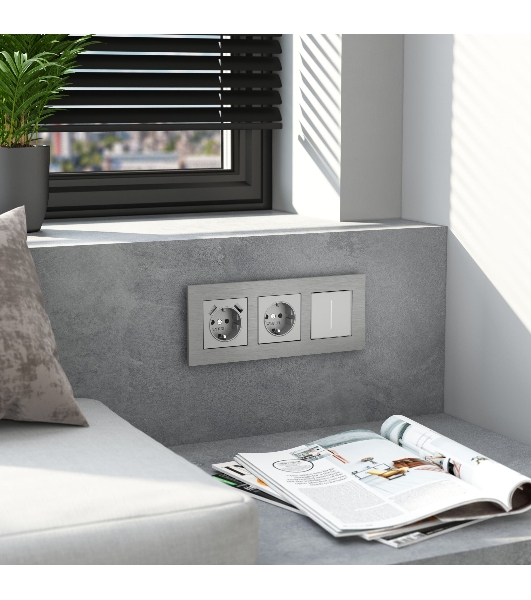 Рамка на 3 поста  AluMax (алюминий) W0033506