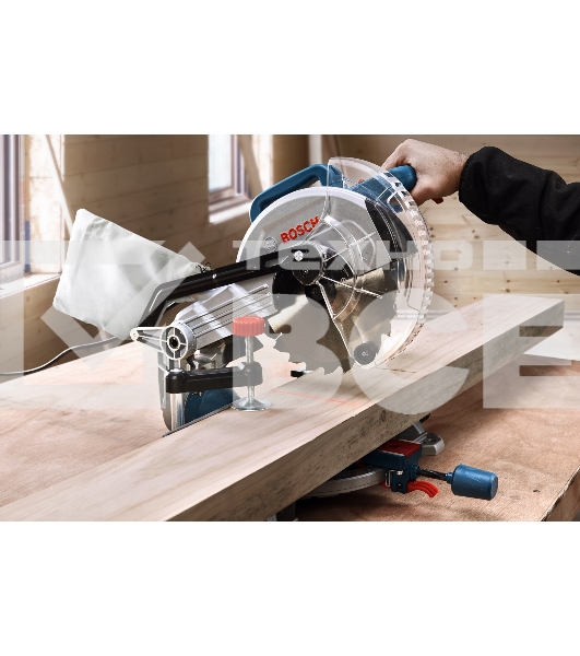 Торцовочная пила Bosch GCM 216