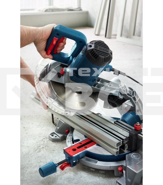 Торцовочная пила Bosch GCM 216