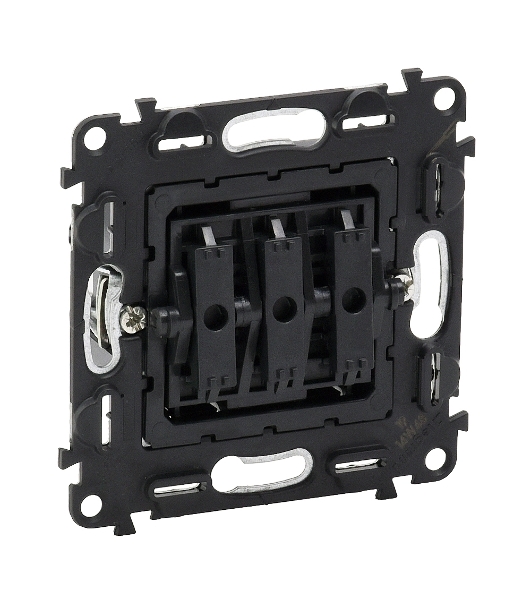 Выключатель трехклавишный 10АХ 250В. Винтовые зажимы