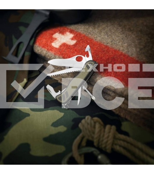Нож перочинный Victorinox Military (0.8461.MWCH) 111мм 10функций зеленый/черный карт.коробка