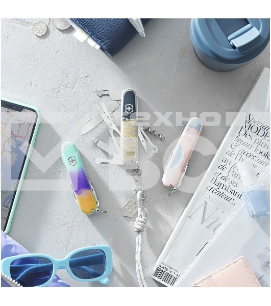 Нож перочинный Victorinox Companion Paris Style (1.3909.E221) 91мм 16функц. розовый с чехлом подар.коробка
