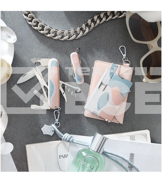 Нож перочинный Victorinox Companion Paris Style (1.3909.E221) 91мм 16функц. розовый с чехлом подар.коробка