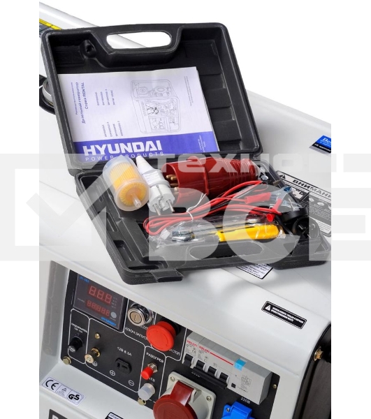 Электрогенератор дизельный Hyundai DHY 8000SE-3, 6.5 кВт, 72.6 дБ, 156 кг